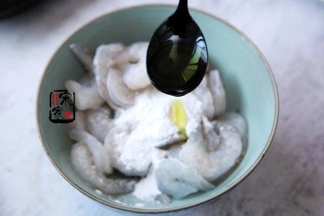 Chiên trứng với thứ này được món ngon giàu canxi hơn cả uống thuốc cho con - 1