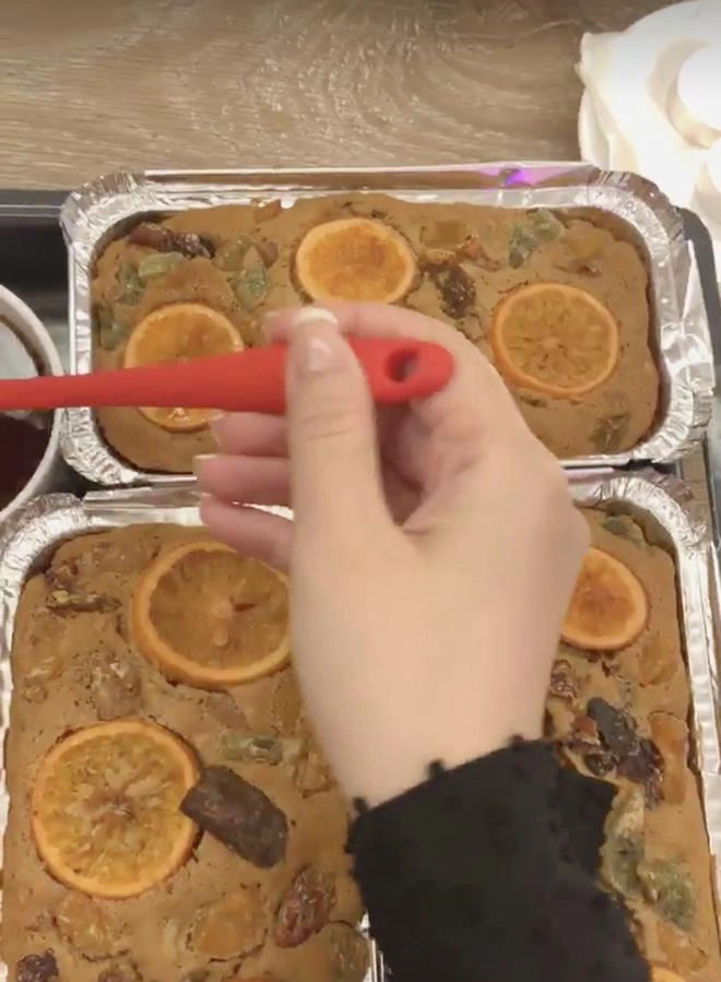 Chồng đại gia cưng chiều nấu ăn cho phan như thảo cũng khéo léo làm bánh cho con thế này - 6