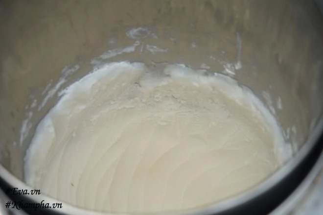 Cô gái thu lượm ve chai mở bán kem dừa thái chỉ 25kphần đầy ú ụ nườm nượp khách qua - 6