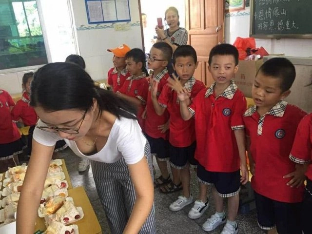 Sự thật về trang phục của bà mẹ trẻ khiến cô giáo phàn nàn tại buổi họp phụ huynh - 8