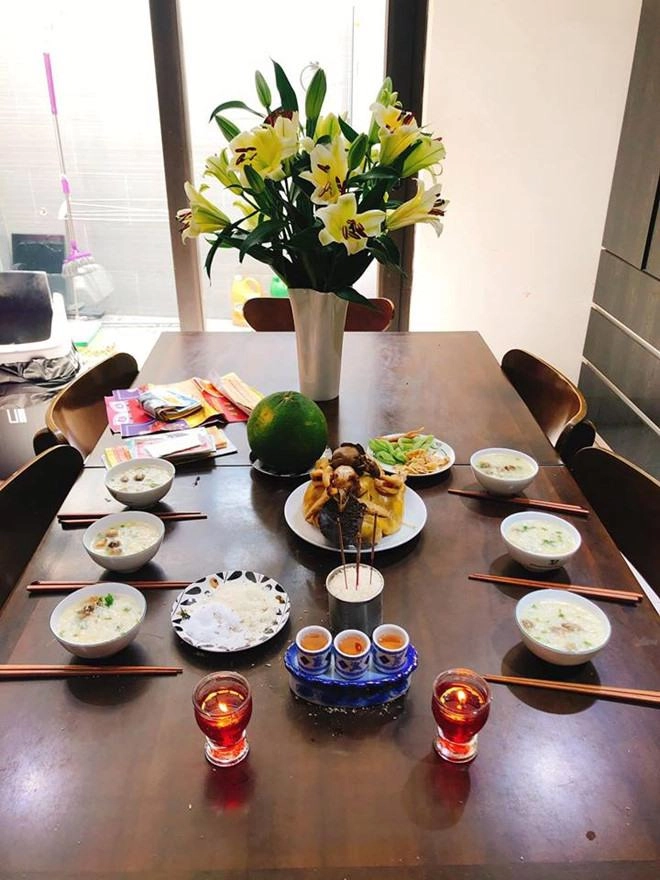 Cùng lấy chồng đại gia nhưng bữa cơm ngày tết của tăng thanh hà và tú anh cực khác biệt - 1