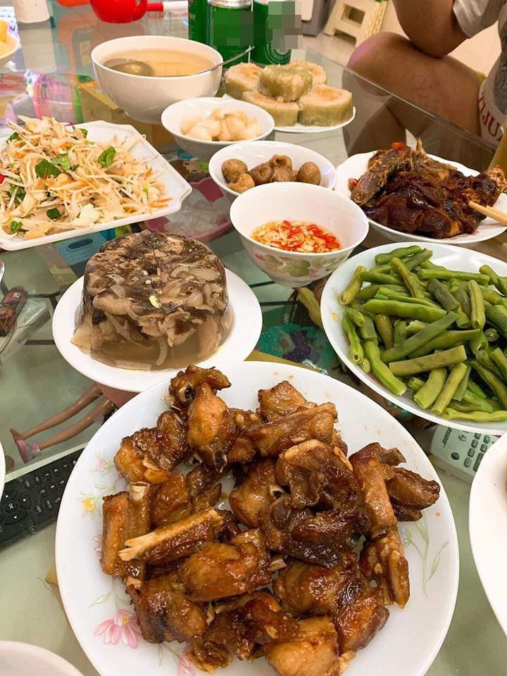 Cùng lấy chồng đại gia nhưng bữa cơm ngày tết của tăng thanh hà và tú anh cực khác biệt - 6