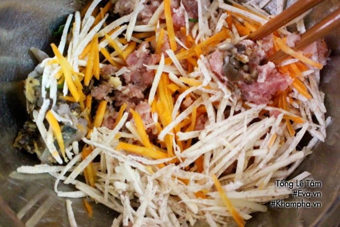 Cuối tuần làm nem rán nhân khoai môn vàng ươm giòn rụm đãi cả nhà - 1