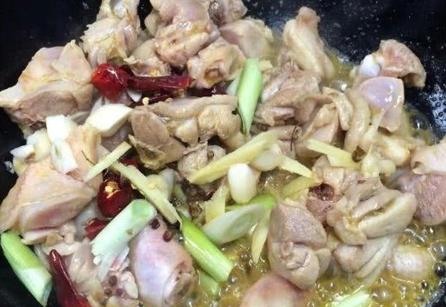 Dù hầm thịt gì chỉ cần thêm 1 trong 3 thứ này đảm bảo thịt vừa mềm vừa thấm - 3