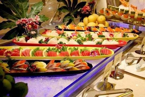 Dù thích đến mấy nhưng 4 món này không nên ăn khi đi thưởng thức buffet - 1