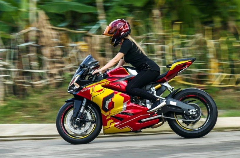 Ducati 959 panigale phiên bản iron man của nữ biker 9x sài thành - 4