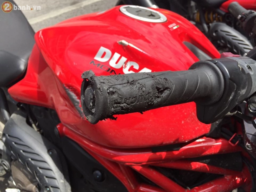 Ducati monster 821 trong bản độ lung linh sau tai nạn - 6
