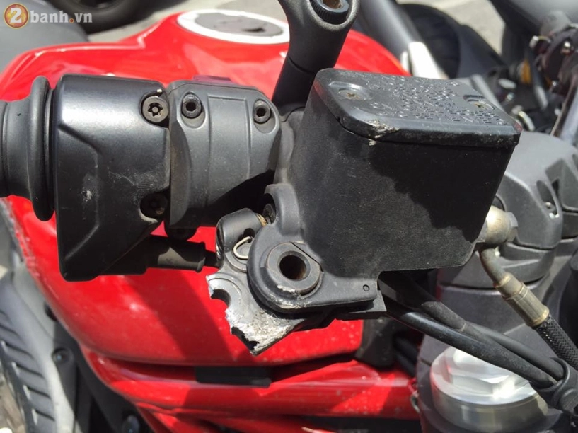 Ducati monster 821 trong bản độ lung linh sau tai nạn - 8