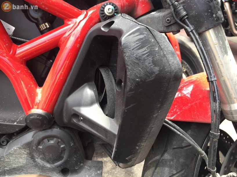 Ducati monster 821 trong bản độ lung linh sau tai nạn - 10