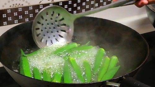 Đừng cắt đậu bắp ngay từ đầu ăn theo cách này quả sẽ giữ được nhiều dinh dưỡng - 2