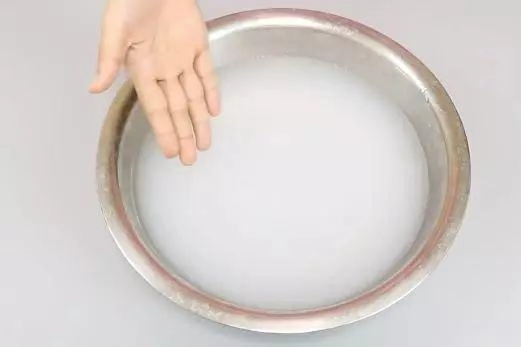 Đừng rửa thịt lợn trực tiếp với nước nếu không càng rửa càng bẩn - 1