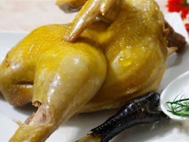 Cách làm gà hấp bia ngọt thanh cho bữa tối ngon miệng - 6