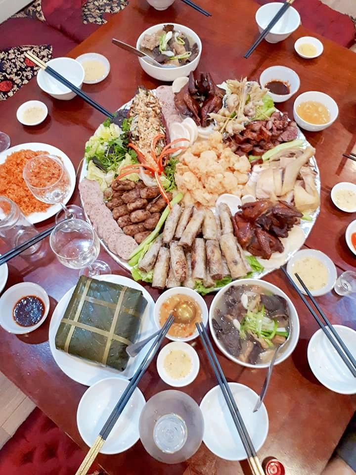 Gái xinh thay mẹ vào bếp nấu nhoay nhoáy cỗ sáng tạo bày lên mâm tiết kiệm công rửa bát - 4