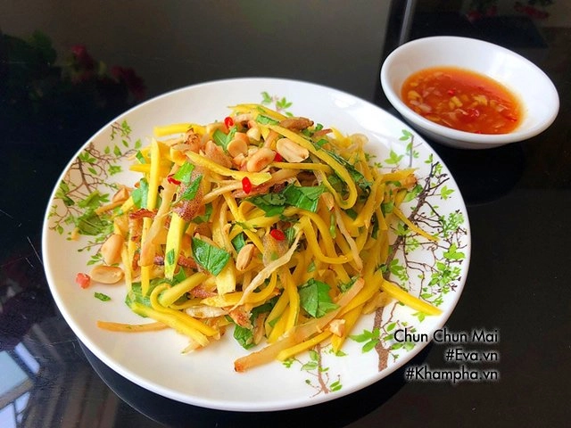 Cuối tuần làm gỏi xoài tôm khô chua chua ngọt ngọt ai ăn xong cũng đòi ăn tiếp - 9