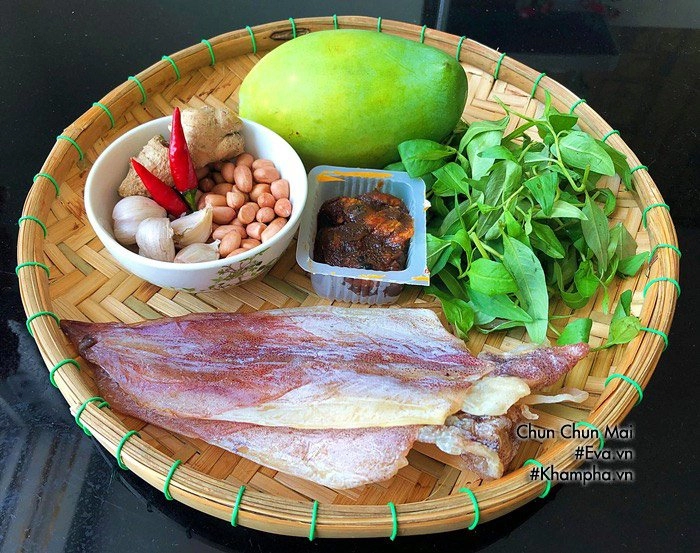 Gỏi xoài xanh mực khô xé trộn mắm me dân dã mà ngon cả nhà vét sạch đĩa - 1