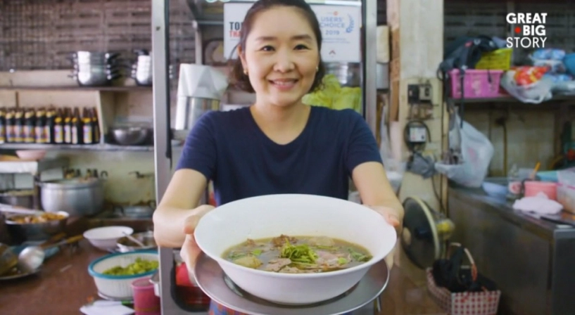 Hầm đi hầm lại nồi nước dùng 45 năm đến đặc quánh nhà hàng này vẫn tấp nập khách ăn - 6