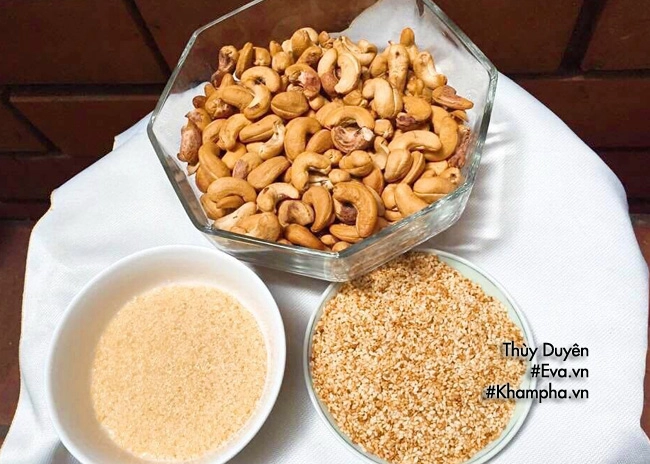 Hạt điều thừa sau tết đem ngào đường vừng giòn tan để dành ăn chơi - 1