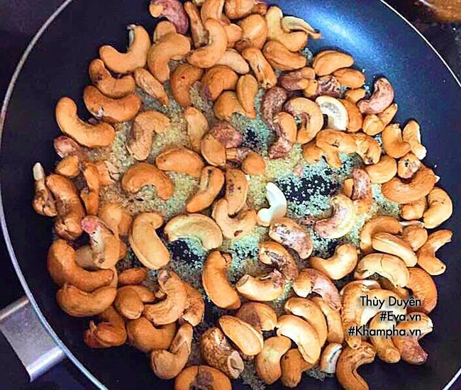 Hạt điều thừa sau tết đem ngào đường vừng giòn tan để dành ăn chơi - 2