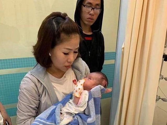 Chào đời vỏn vẹn 55 lạng em bé hưng yên lách qua cửa tử khiến cả bệnh viện trầm trồ - 4