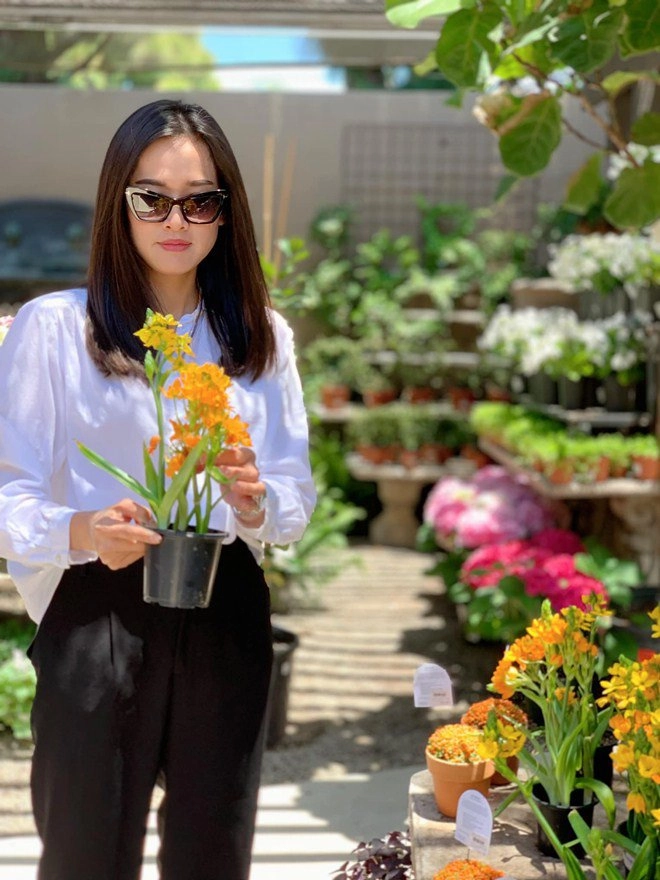 Hoa hậu 35 tuổi chưa chồng xứng danh gái đảm nấu ăn được khen tinh tế đến nghẹn lời - 1