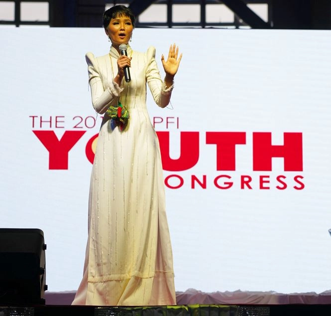 Hoa hậu hhen niê trở thành diễn giả trước các đại biểu tại philippines - 1