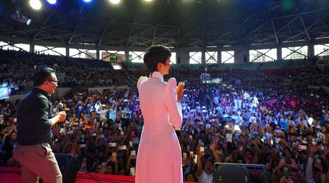Hoa hậu hhen niê trở thành diễn giả trước các đại biểu tại philippines - 2