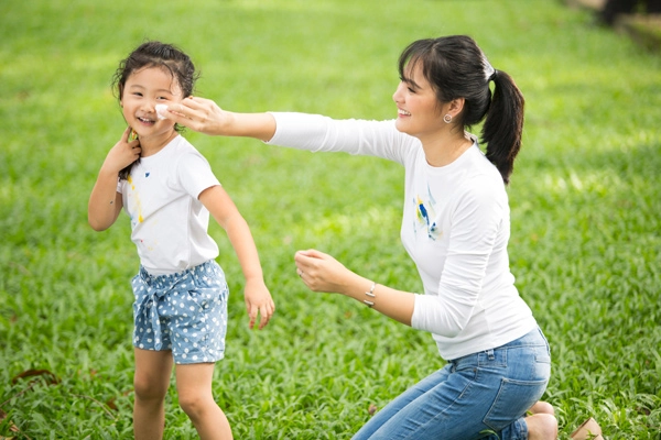 Hoa hậu hương giang chia sẻ cách tránh nỗi ám ảnh mang tên cân nặng khi chăm con - 1