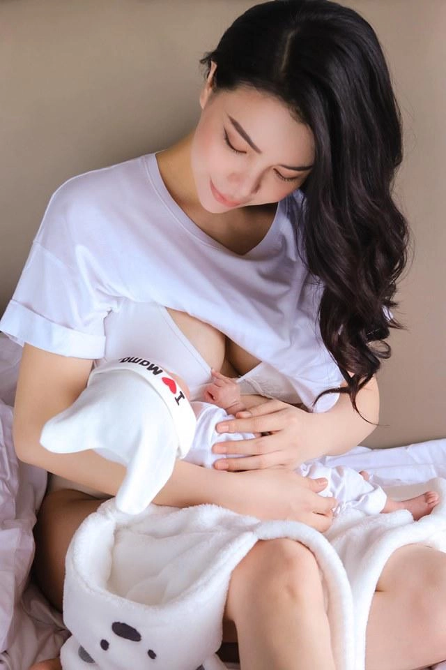 Hoa khôi cà mau vòng ba 1m khoe ảnh cho con bú đẹp ngỡ ngàng - 1