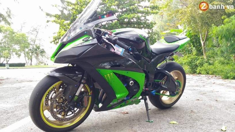 Kawasaki ninja zx-10r đời 2012 đầy thu hút trong bản độ hàng hiệu - 1