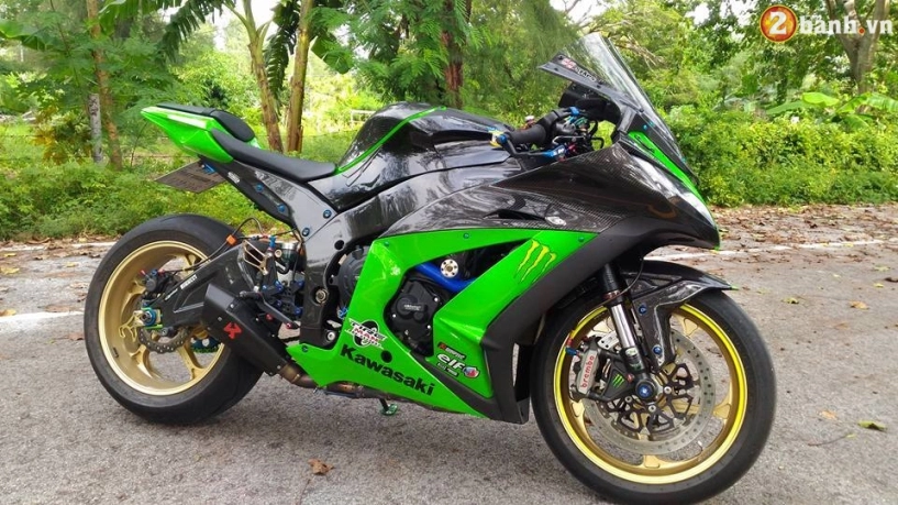 Kawasaki ninja zx-10r đời 2012 đầy thu hút trong bản độ hàng hiệu - 2