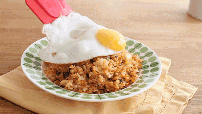 Khi làm cơm rang trứng chỉ cần thêm 1 nguyên liệu này độ ngon tăng gấp đôi - 3