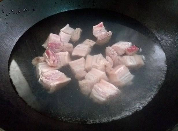 Kho thịt đừng nên chần qua ngay chỉ cần làm thêm trước bước này thịt béo nhưng không ngấy - 1