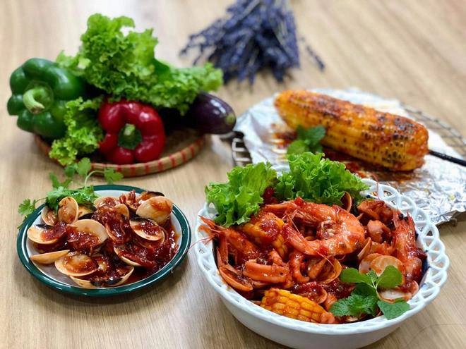Khởi nghiệp từ bán xúc xích 3 năm sau 9x có nhà xe hơi là bà chủ chuỗi cửa hàng - 5