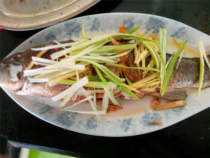 Làm cá hấp người cho dầu người chỉ thêm nước tương và đây mới là cách đúng - 1