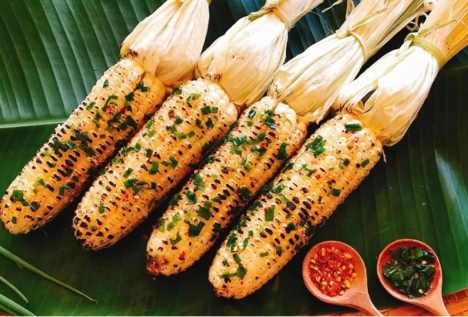 Luộc ngô chỉ cần bỏ thêm 2 nguyên liệu này vào nồi ngô vừa ngọt lại mềm ít người biết - 6