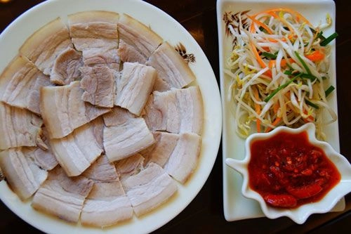 Luộc thịt lợn dùng nước nóng hay lạnh nếu dùng sai thịt vừa khô vừa không thơm - 2