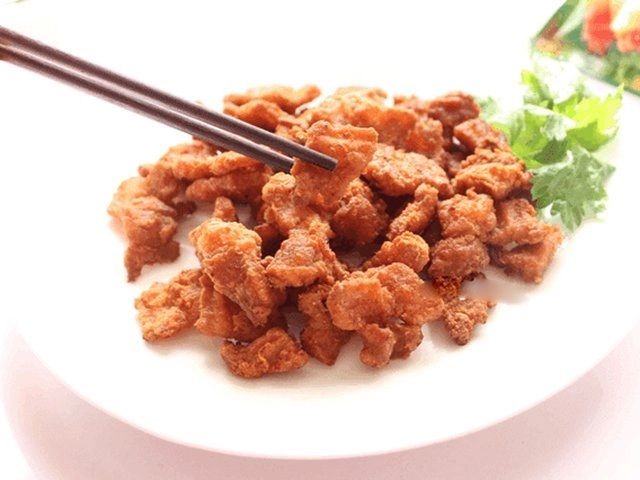Mát trời làm thịt chiên giòn tan kiểu này chẳng ai có thể ngừng ăn - 4