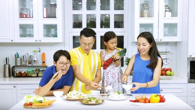 Mc giọng hát việt mếu máo vào bếp sau đám cưới phản ứng của ông xã mới gây chú ý - 4