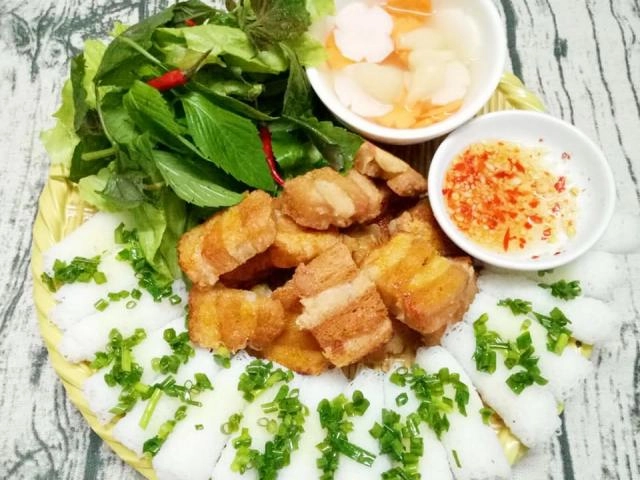 Mẹ đảm làm hoa hồng trắng từ dưa củ cải muối chua hút nghìn like cho lễ vu lan - 7