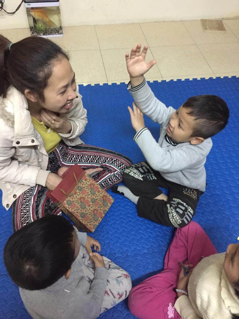 Mẹ hà thành dạy con theo phương pháp montessori bằng chính các đồ vật trong nhà - 6