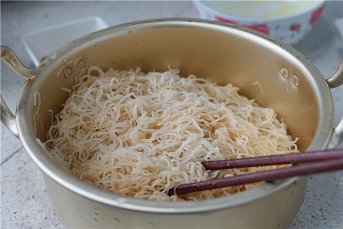 Mì xào kiểu này vừa ngon lại không bao giờ bị dính vào nhau cả nhà ăn sạch bát - 3