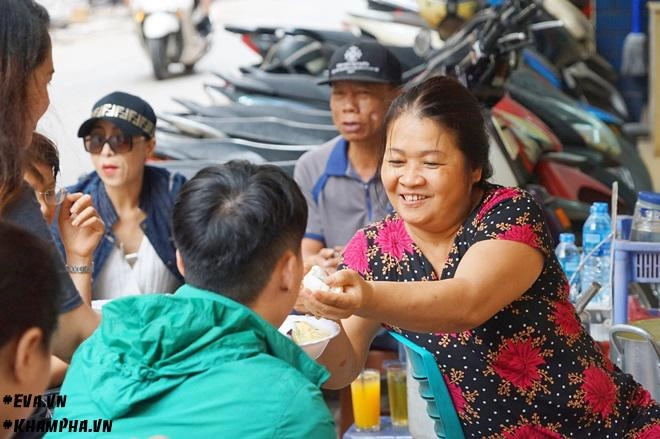 Mùa hè đi ăn cháo cà muối đậu thanh mát nổi tiếng phố cổ ngày bán hết bay 10 nồi - 6