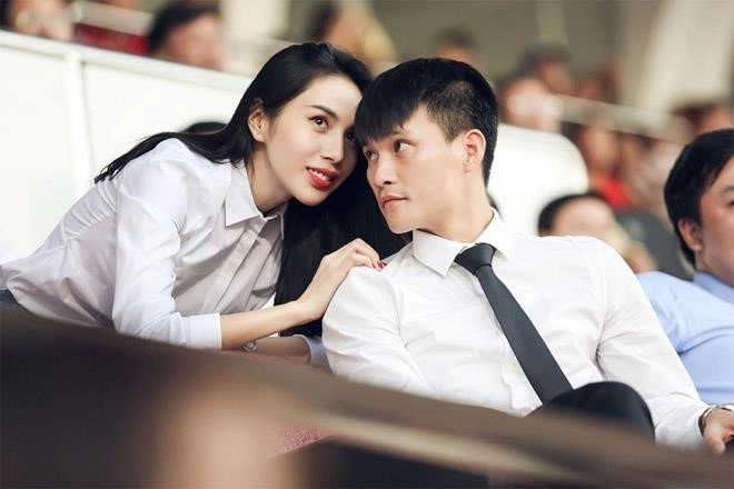 Mỹ nhân lấy chồng cầu thủ người dạy con quý trọng tiền người bỏ 200 triệu mua đồ cho con - 2