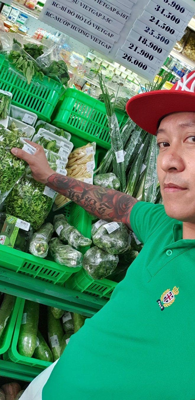 Người bán hàng ngạc nhiên khi thấy tuấn hưng xách làn đi chợ nấu cơm cho vợ bầu con nhỏ - 3