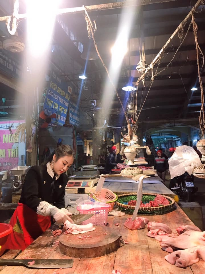 Người đẹp bán thịt lợn ở bắc ninh khiến cánh đàn ông xôn xao tìm được facebook thì ngỡ ngàng - 1