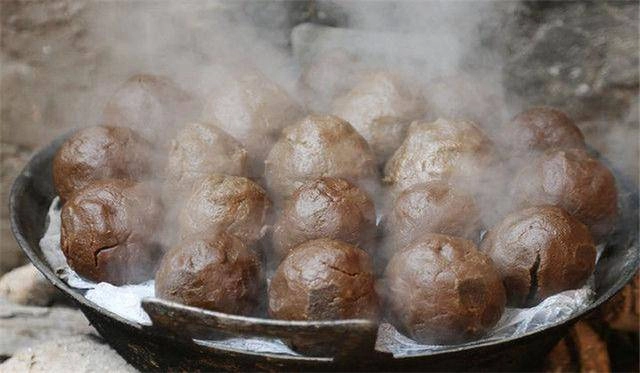 Nhìn cứ như đất sét nướng không ngờ khi chín lại trở thành món ngon xuất sắc - 3