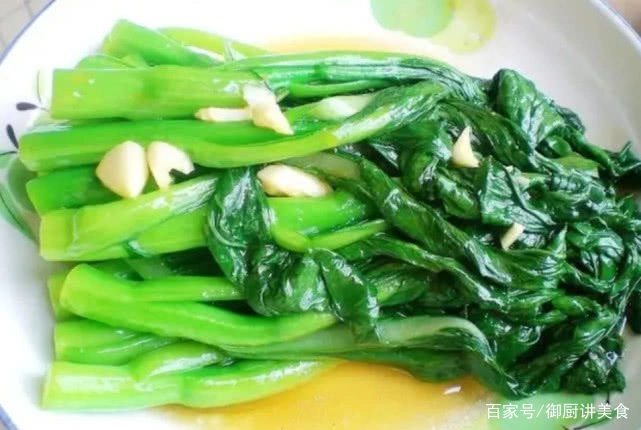 Nhớ 3 mẹo này rau xào lúc nào cũng giòn ngon xanh mướt mẹ chồng cũng phải khen dâu đảm - 1