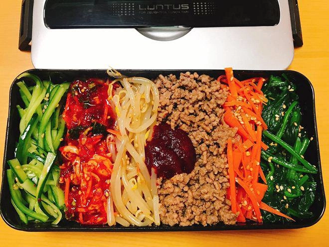 Những hộp cơm bento thịnh soạn của cô nàng khéo hết phần người ta chuẩn bị cho chồng - 9