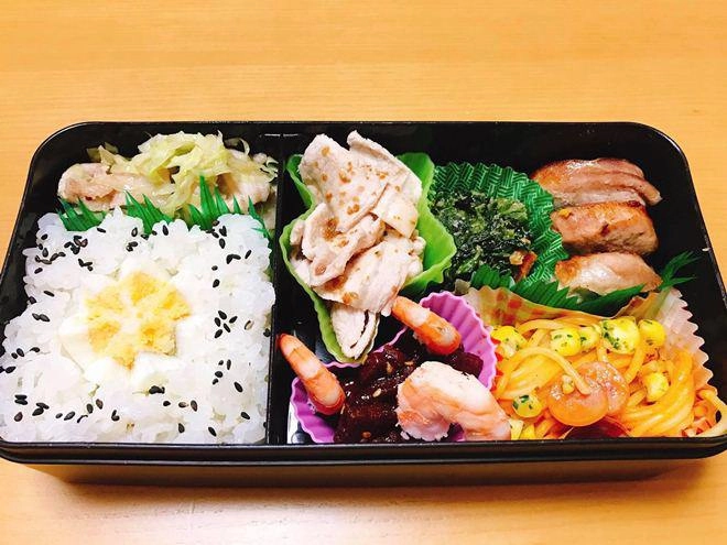 Những hộp cơm bento thịnh soạn của cô nàng khéo hết phần người ta chuẩn bị cho chồng - 12