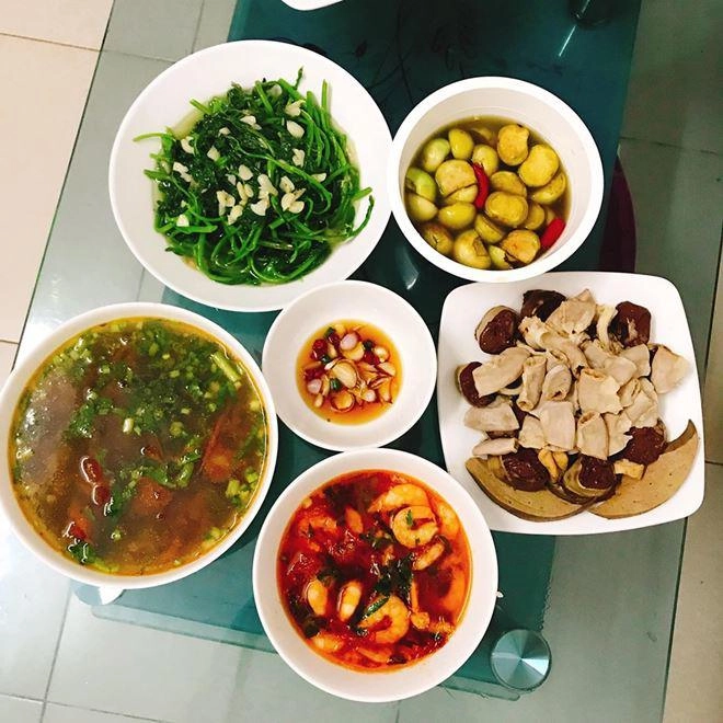 Những mâm cơm 4 người đủ món khiến chị em tưởng mẹ đảm hà nội chỉ ở nhà nấu ăn - 2